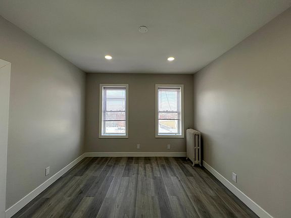 2nd image of 67 Stuyvesant Ave #44E