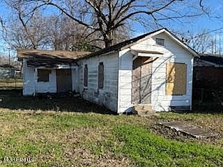 2nd image of 601 Miller Ave