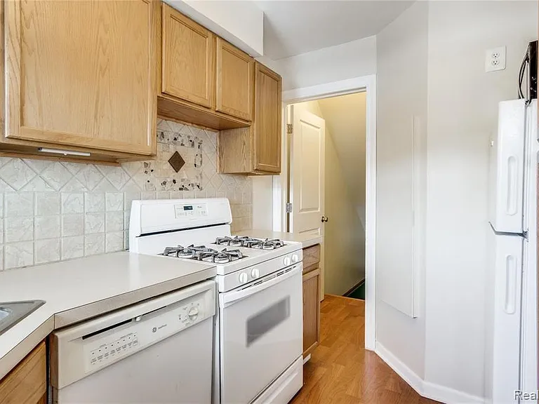 3388 Coolidge Hwy — Photo 31