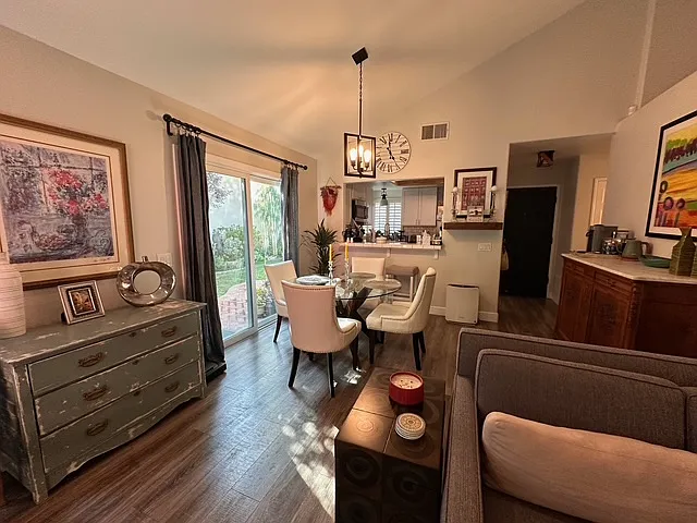 2 bed, 940 sqft, $3,500 — Photo 4