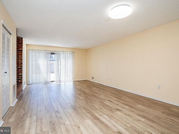 5th image of 6 Wosniak Ct