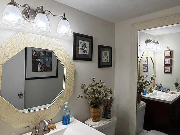 5th image of 810 SE 7th Street #106