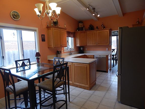 4th image of 42758 Sycamore Dr