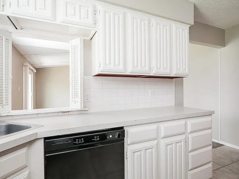 618 Thornwood Trl — Photo 8
