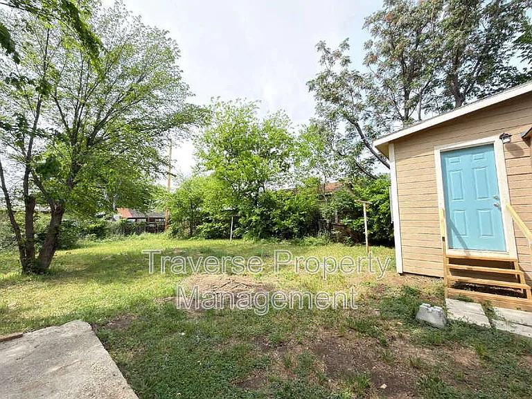 1804 Andrew Ave — Photo 18