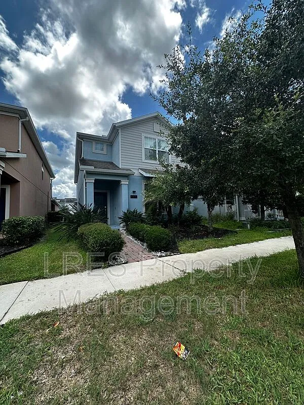 4 bed, 3.5 bath, 2600 sqft, $3,400 — Photo 2