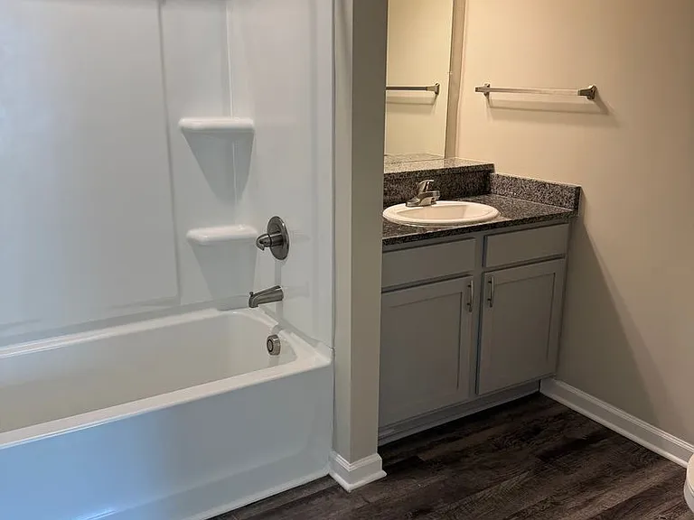 Hyde Glen Apartments — Photo 29
