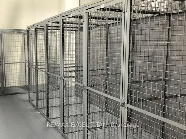 25 Neighbourhood Ln #P203-55, Toronto, ON M8Y 0C4