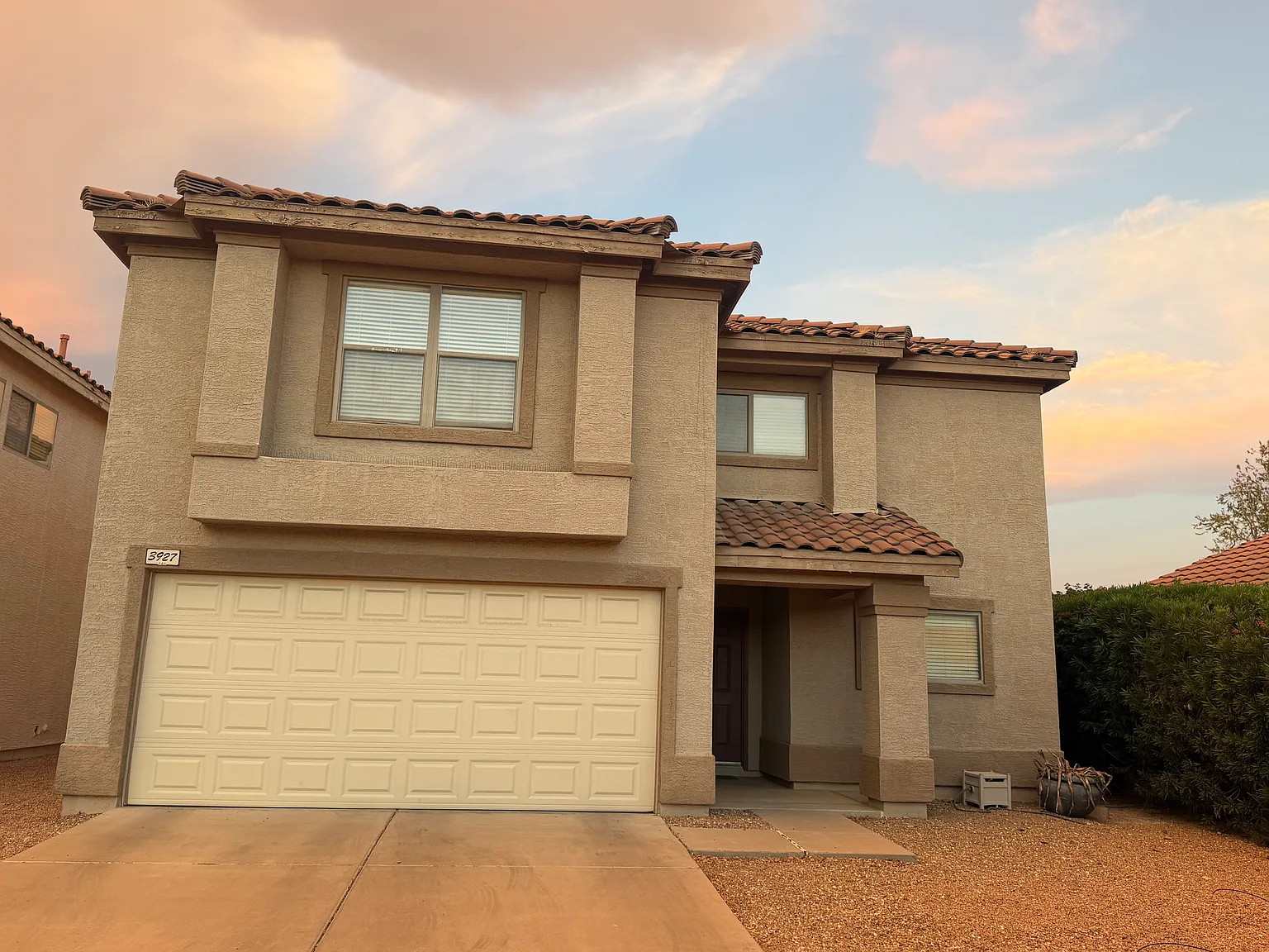 3 bed, 2.5 bath, 1809 sqft, $2,160 — Photo 2
