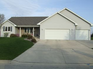 1256 Billie Ct, Green Bay, WI 54313