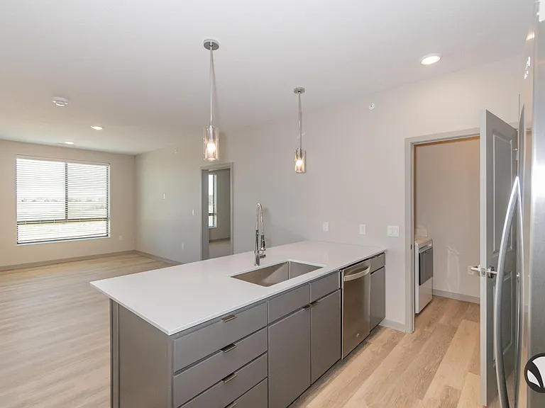 Chateau at Yankee Hill Apartments — Photo 59