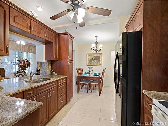4th image of 6709 NW 70th Ct