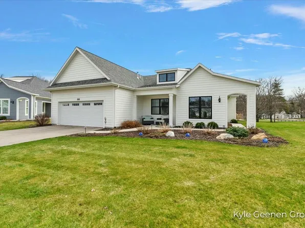 688 Bayshore Dr, Holland, MI 49424