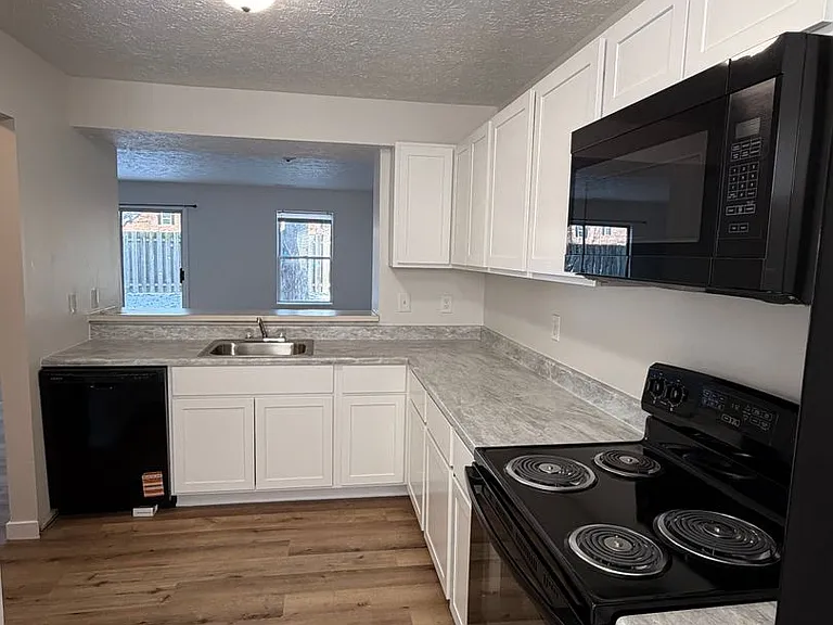 1900 Windemere Dr — Photo 6