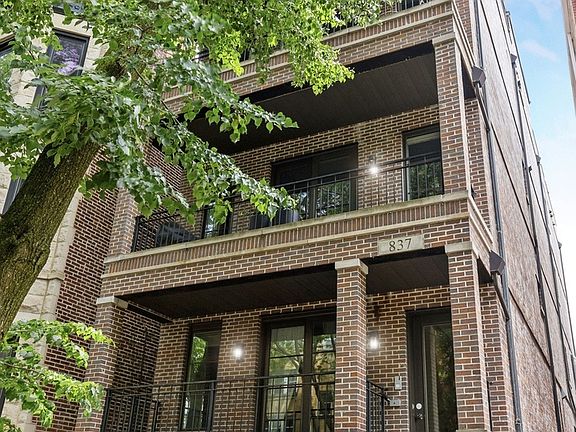 2nd image of 837 W Buckingham Pl Unit 4