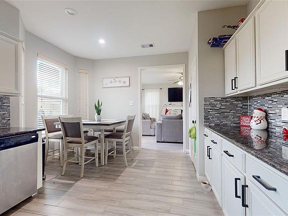 3rd image of 3711 Pin Oak Dr E