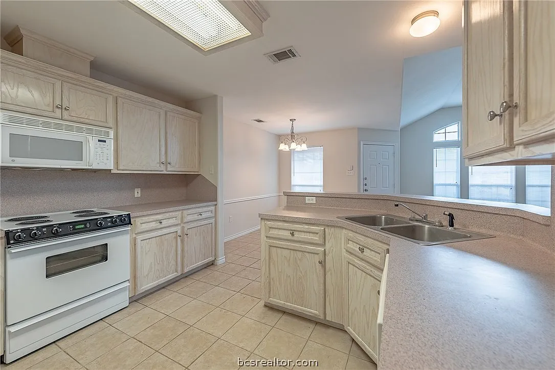 3 bed, 3.0 bath, 1499 sqft, $1,475 — Photo 4
