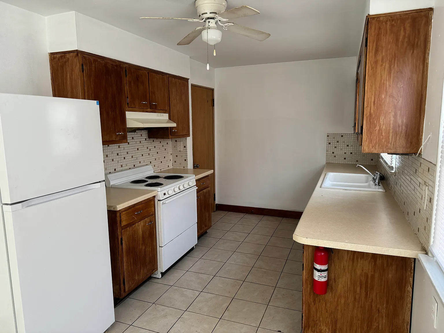 2 bed, 920 sqft, $1,300 — Photo 2