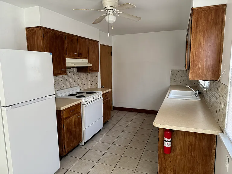 3108 Charles St — Photo 2