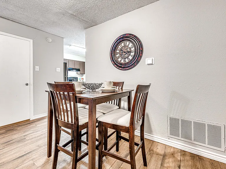 Windsor Place Townhomes — Photo 10