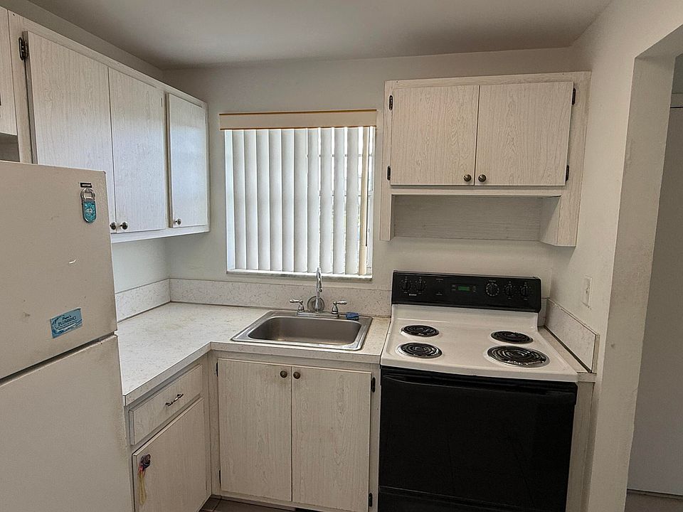 1st image of 1113 Lake Terrace #105