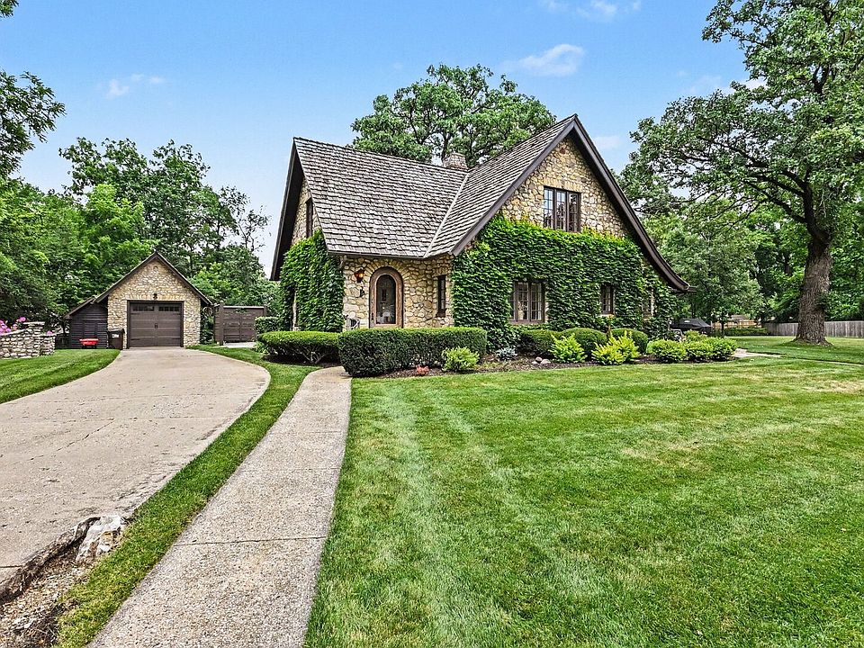 1st image of 1 Kellogg Ln