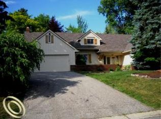 4691 Rolling Ridge Rd, West Bloomfield, MI 48323