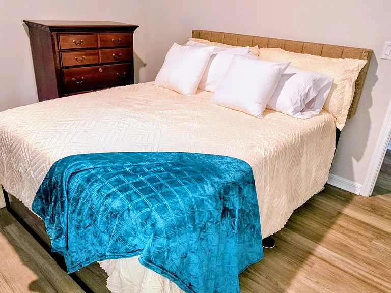 8 Unique Ct — Photo 26