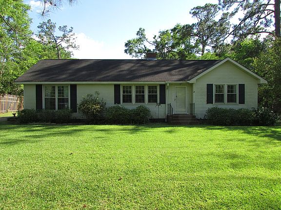2nd image of 2526 N Woodlawn Dr