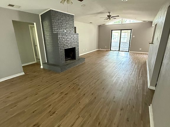 3rd image of 1402 E Marseille Ln