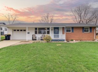 28 Hawthorne Dr, Normal, IL 61761