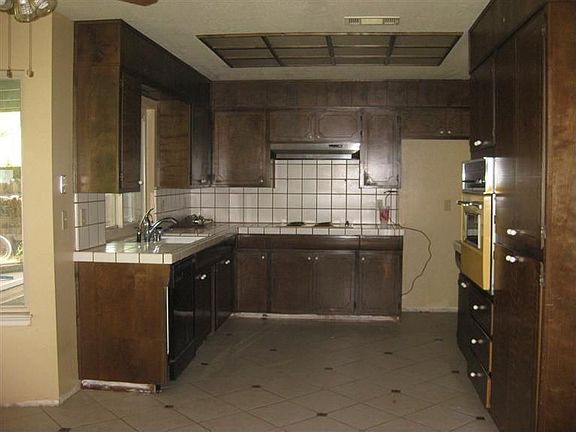 3rd image of 2421 Chapel Hill Cir