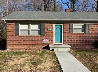 914 Hunter Dr, Mount Airy, NC 27030