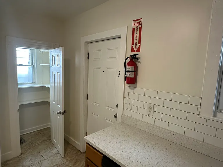 274 Cleveland St #2 — Photo 14