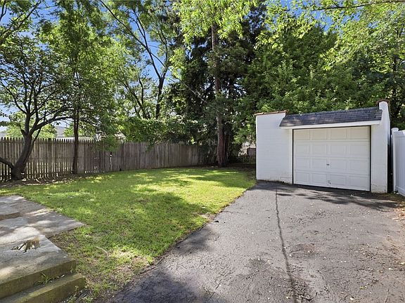 3rd image of 25 Pomona Dr