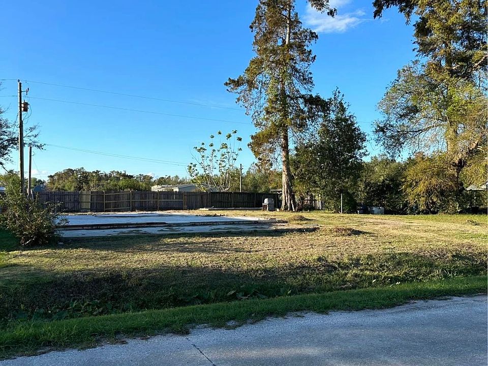 2nd image of 305 Melanie Ln