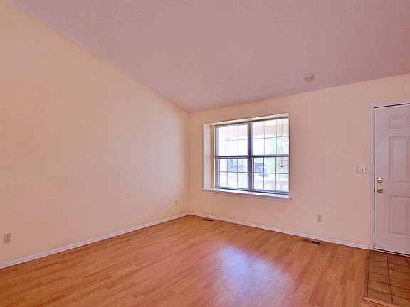 Living Room / Entrance