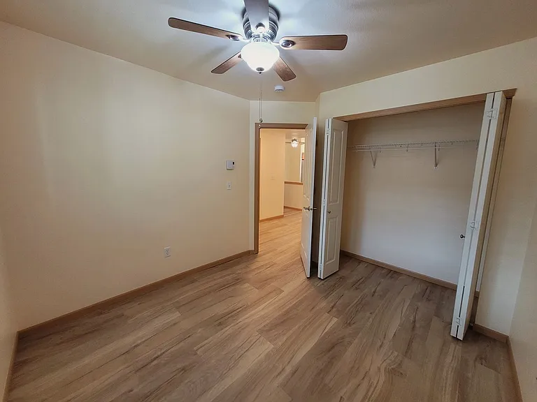 410 Holland Ave — Photo 6