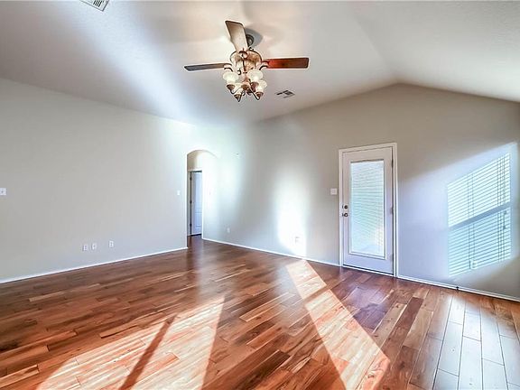 4th image of 1346 Rainbow Parke Dr