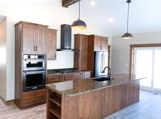 1503 Geneva Rd NE, Alexandria, MN 56308