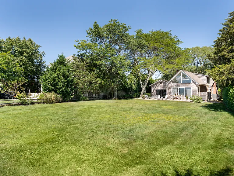 529 Peconic Bay Blvd — Photo 40