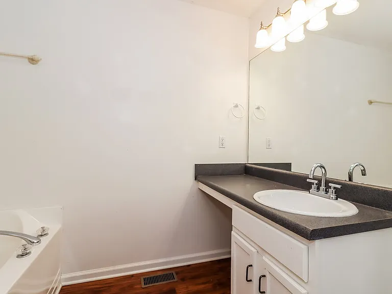 124 Hunter Pl — Photo 12