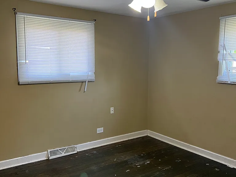 16549 Winchester Ave — Photo 8