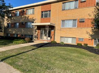 17620 Lakeshore Blvd, Cleveland, OH 44119