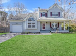 8 Havendale Gate, Ridge, NY 11961