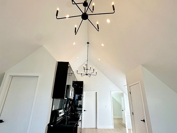 4th image of 2221 Pacific Ave #55