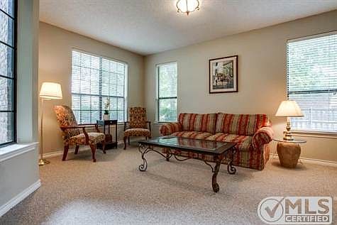 4th image of 1731 Crescent Ln