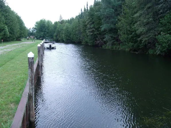 Basswood Ln, Indian River, MI 49749
