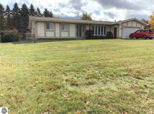 705 Holly Rd, Cadillac, MI 49601