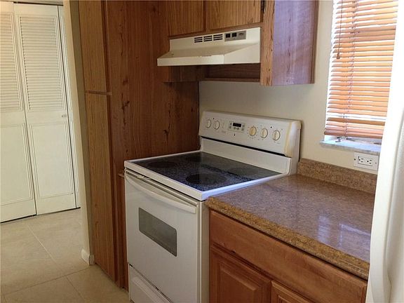 5th image of 9912 Twin Lakes Dr